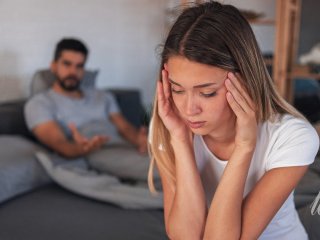 Психолог назвала звичку зі смартфоном, яка руйнує стосунки — як врятувати свою пару