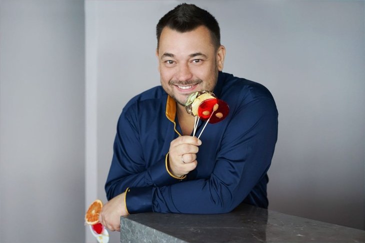 Сергей Жуков поделился рецептом маминой шарлотки