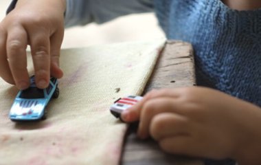 Пізнати світ на смак. Лікар розповів, які предмети зазвичай ковтають діти