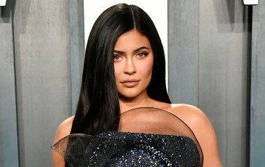 Кайли Дженнер и Джорджина Родригес носят одинаковые костюмы