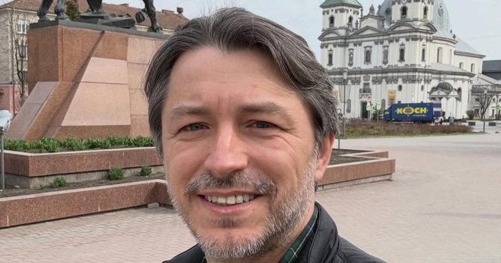 Сергій Притула на власне 45-річчя показав дружину-красуню і 4 дітей та розчулив зверненням до них