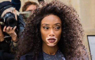 Винни Харлоу надела яркий аутфит перед репетицией шоу «Victoria’s Secret»