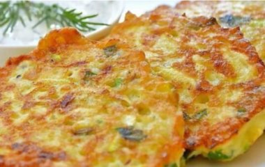 Лучший завтрак для летнего утра: готовим кабачковые оладьи с сыром буквально за 10 минут