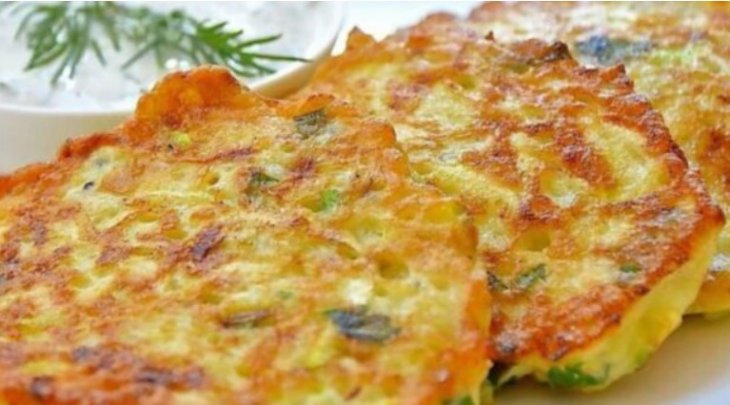 Лучший завтрак для летнего утра: готовим кабачковые оладьи с сыром буквально за 10 минут