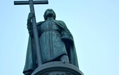 Коли святого Володимира 2025 року: дата за новим календарем, традиції, історія свята