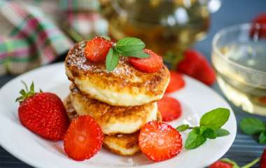 Сырники с клубнично-мятной начинкой