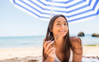 Как защитить нежную кожу от солнца: летние лайфхаки