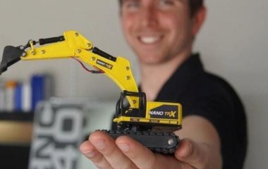 Представлено найменший у світі повнофункціональний екскаватор: він поміщається на долоні
