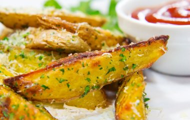 Легкие рецепты блюд на основе картофеля, запеченного в духовке