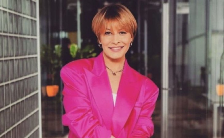 Елена Кравец восхитила редкими фото заметно подросших двойняшек в украинском наряде