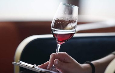 Лікар розповіла про небезпеку куріння та розпивання алкоголю в спеку