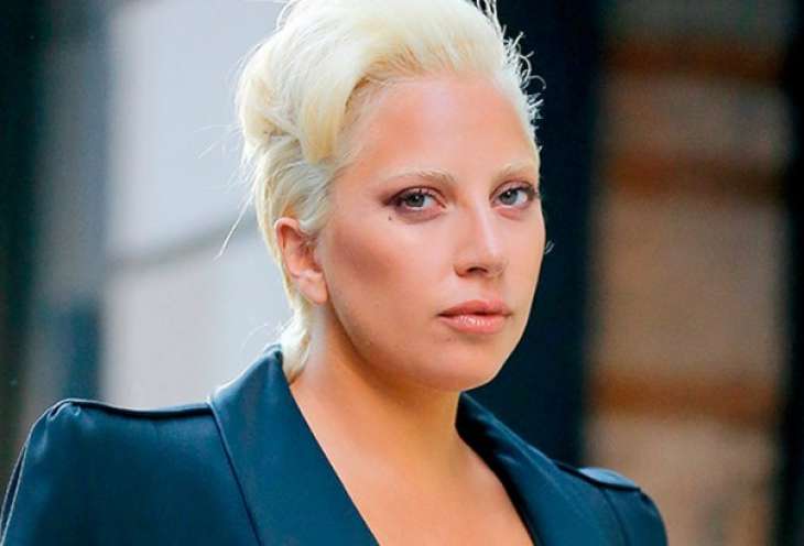 Леди Гага посетила Неделю моды в леопардовом пальто 