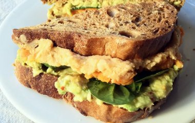 Сэндвич с хумусом и бататом