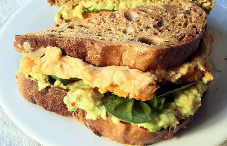 Сэндвич с хумусом и бататом