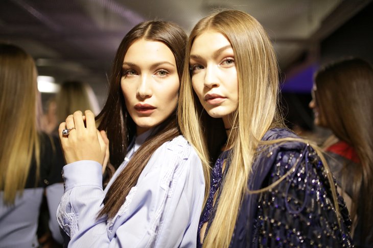 Сестры Хадид и Кайя Гербер на показе Fendi