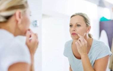 Самый простой способ мгновенно выглядеть моложе назвали ученые