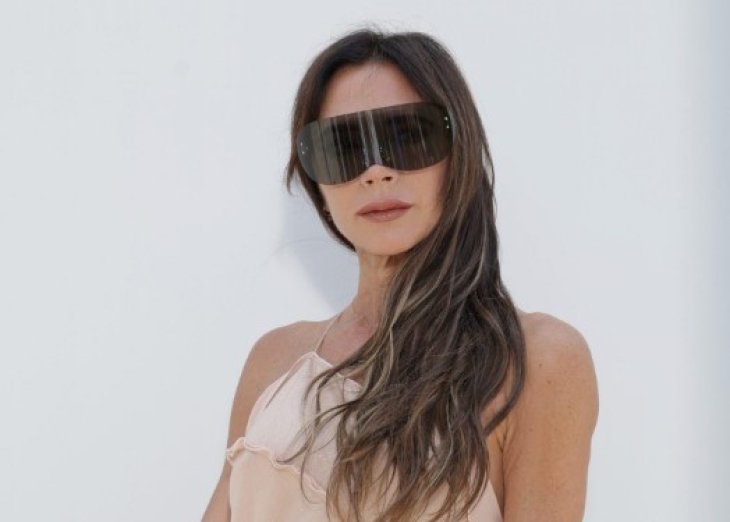 «Но ты не Дженнифер Лопес»: Виктория и Дэвид Бекхэм сняли ироничное фото