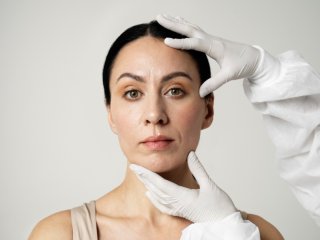 Лікар перерахував особливості зовнішності, які вказують на хвороби або травми