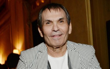 Потерявший память Алибасов начал приставать к женщинам: Шлепает по попе