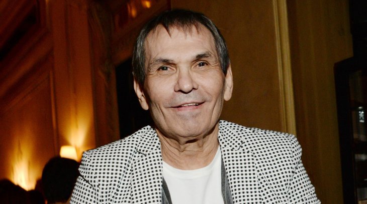 Потерявший память Алибасов начал приставать к женщинам: Шлепает по попе