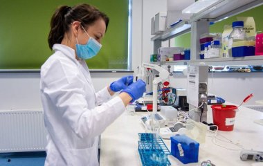 Солнечный ультрафиолет уничтожает частицы коронавируса нового типа за считанные минуты