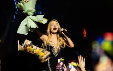 Тина Кароль очаровала сеть строгим, но элегантным образом