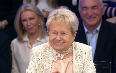 Жизнь под угрозой: 91-летняя Александра Пахмутова и ее 92-летний муж госпитализированы с коронавирусом