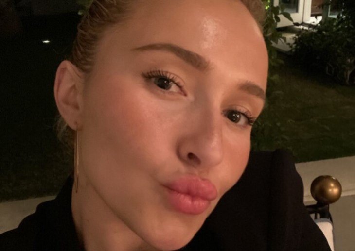 Хайден Панеттьери покрасила волосы в розовый цвет