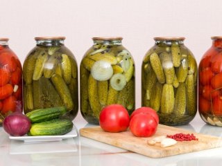 Чи можна додавати аспірин у консервацію: експерти дали остаточну відповідь