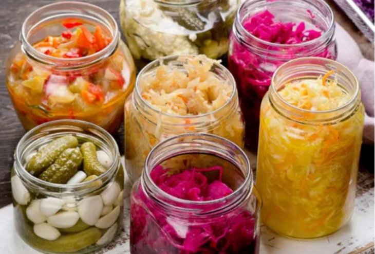 Медики назвали продукты, которые снижают стресс и улучшают сон