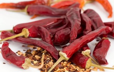 Лікарі розповіли, кому не можна їсти гострий перець чилі