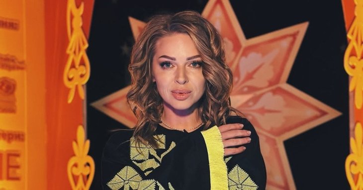 Яна Глущенко коротко підстриглась і похизувалась новою зачіскою