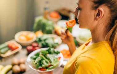 Дієтолог назвала продукти та напої, що знижують апетит.