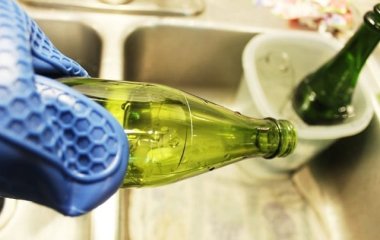 Как помыть бутылки от грязи изнутри: два простых, но действенных метода