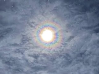 Рідкісне явище над Вернадським: українські полярники показали вінець навколо Місяця (фото)