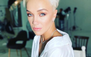 Лежала и пищала: обколотую Мороз засняли под кайфом