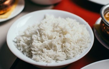 Більше не будете готувати у пропорції 1:2: що робити, щоб рис був розсипчастим і не злипався