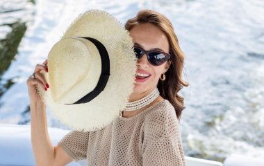 Экс-жена Владимира Остапчука призналась, делала ли пластику и показала себя на архивных кадрах