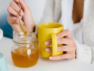 Источник антиоксидантов: насколько полезна вода с медом натощак