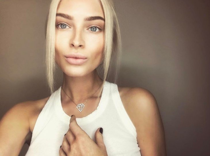 Алёна Шишкова похвасталась букетом от таинственного поклонника 