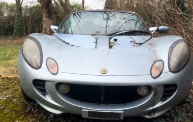 У Великій Британії знайшли покинуту колекцію рідкісних авто в занедбаному маєтку (фото)