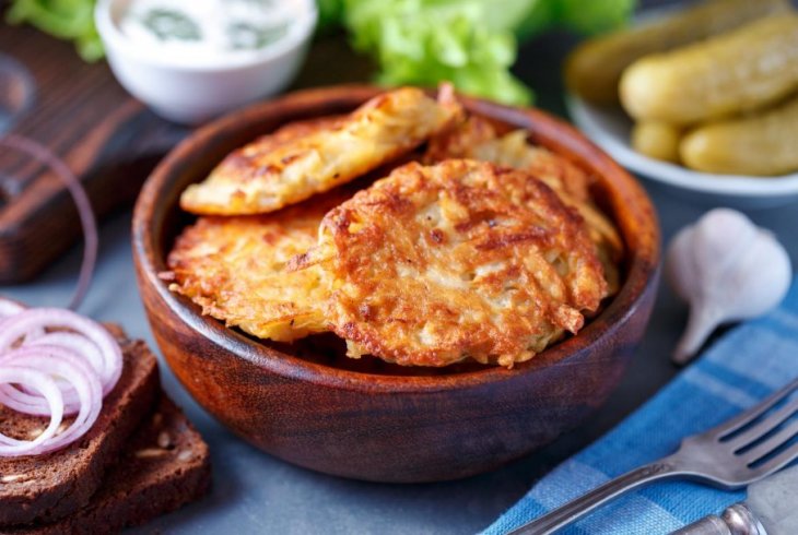 Вкуснейшие хрустящие драники: как приготовить лакомое блюдо