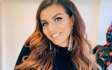 Анна Седокова похвасталась своей растяжкой