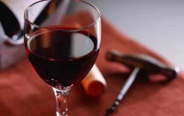 Медики розповіли про користь червоного вина у боротьбі із зайвою вагою