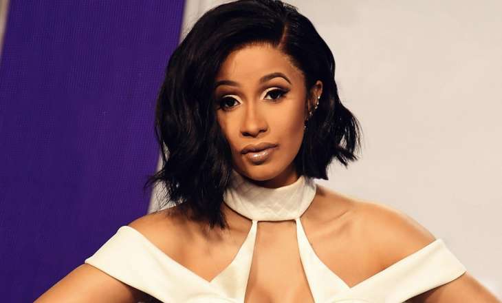 Cardi B съела свое новое платье
