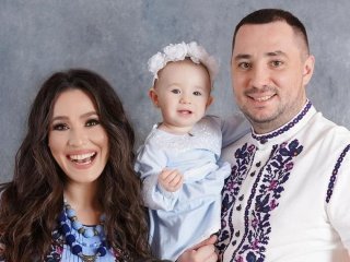 «Вулкан, шторм і штиль»: чоловік Карпи на тлі чуток про кризу в шлюбі здивував заявою в її 45-річчя