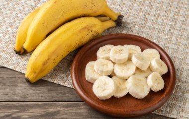 Почорнілі банани, яєчна шкаралупа та ще 5 продуктів, які не можна викидати