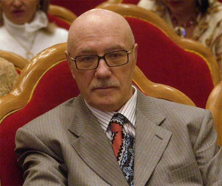 После смерти жены Леонид Куравлев замкнулся в себе и не выходит из дома