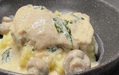 Курица в винно-сливочном соусе со шпинатом: рецепт изысканного и очень простого блюда на ужин