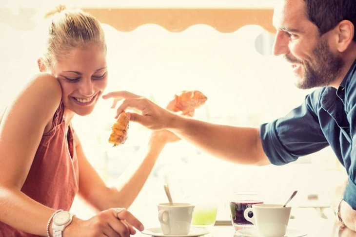 Как флиртовать с мужчиной, чтоб он захотел отношений